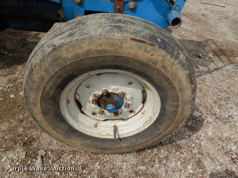 image for item DG0987 1993 Ford 3930 tractor