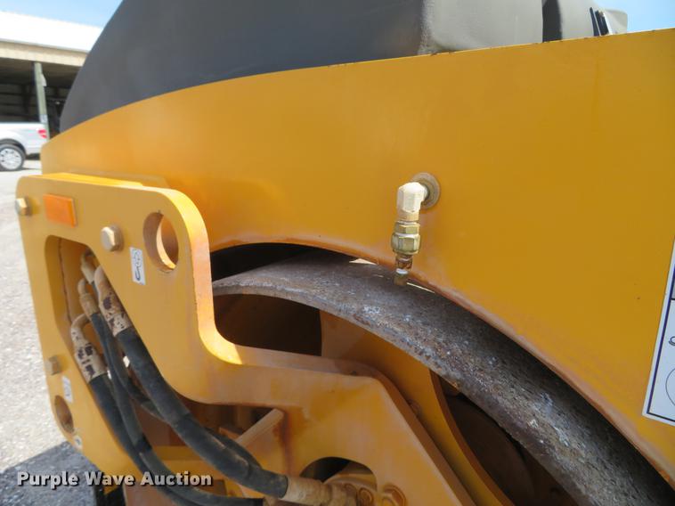 image for item DG3945 2016 Volvo DD70 double drum roller