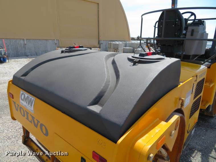 image for item DG3945 2016 Volvo DD70 double drum roller