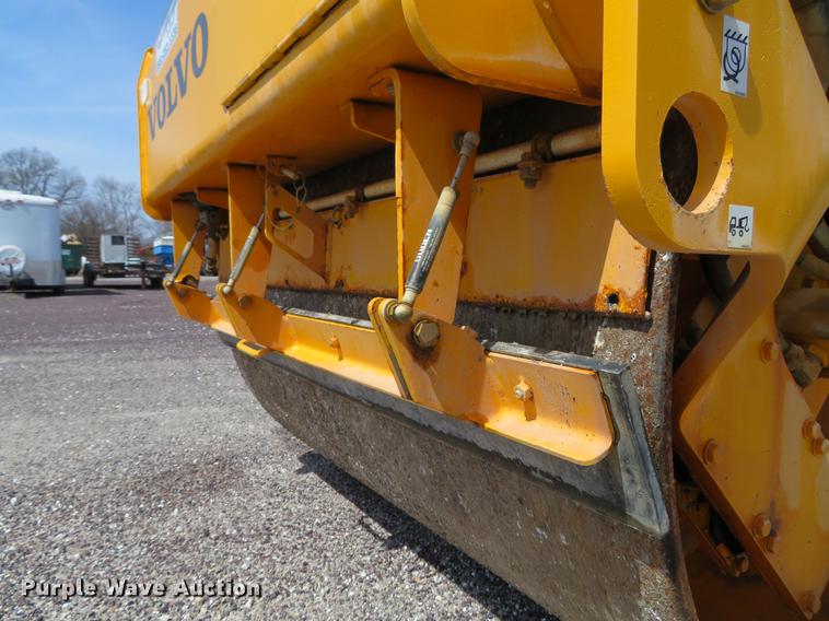 image for item DG3945 2016 Volvo DD70 double drum roller