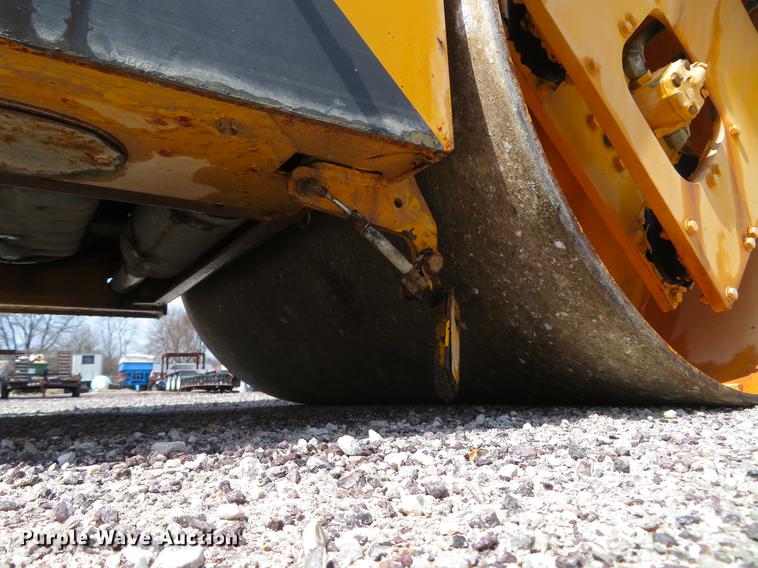 image for item DG3945 2016 Volvo DD70 double drum roller