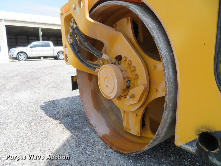 image for item DG3945 2016 Volvo DD70 double drum roller