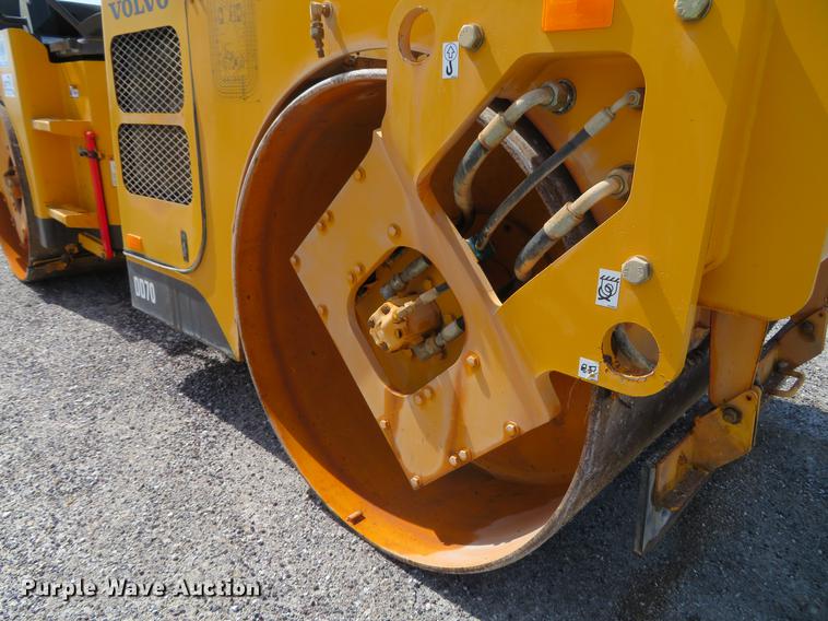 image for item DG3945 2016 Volvo DD70 double drum roller