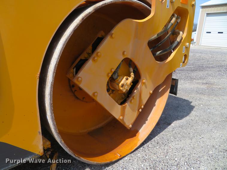 image for item DG3945 2016 Volvo DD70 double drum roller