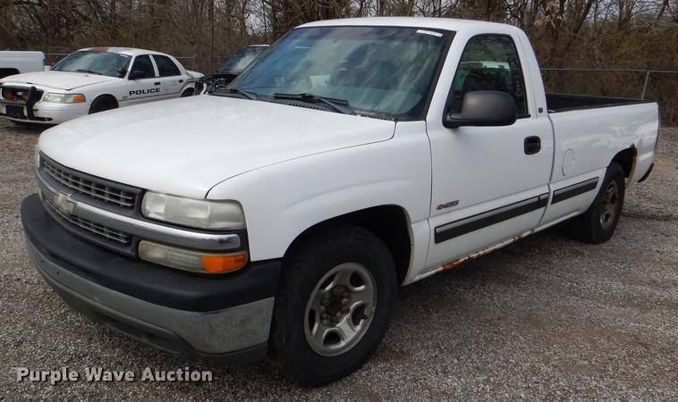 image for item DI9438 2001 Chevrolet Silverado 1500 pickup truck