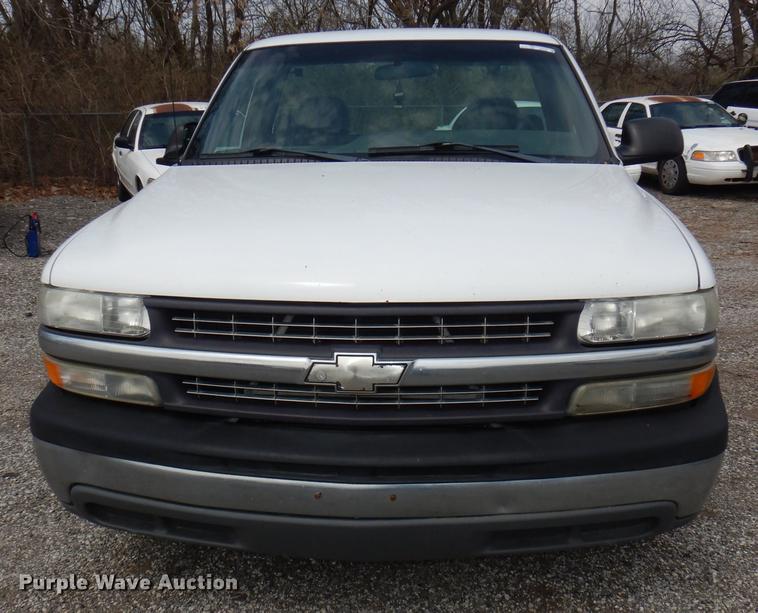 image for item DI9438 2001 Chevrolet Silverado 1500 pickup truck