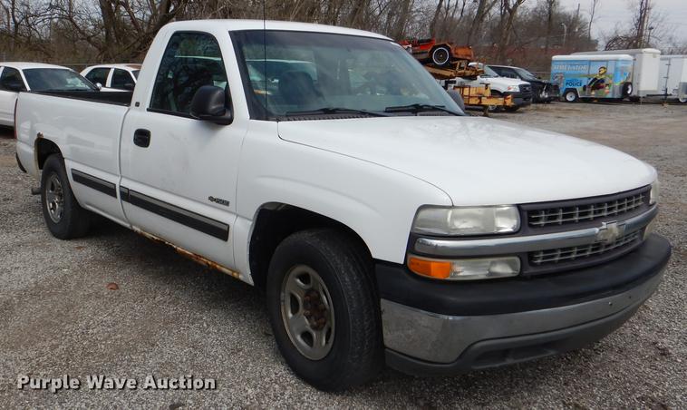 image for item DI9438 2001 Chevrolet Silverado 1500 pickup truck