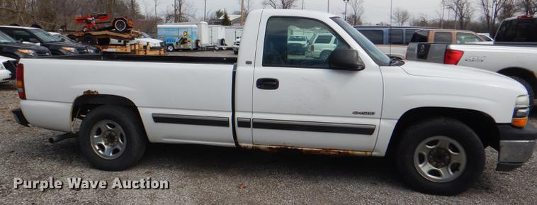 image for item DI9438 2001 Chevrolet Silverado 1500 pickup truck