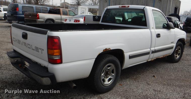 image for item DI9438 2001 Chevrolet Silverado 1500 pickup truck