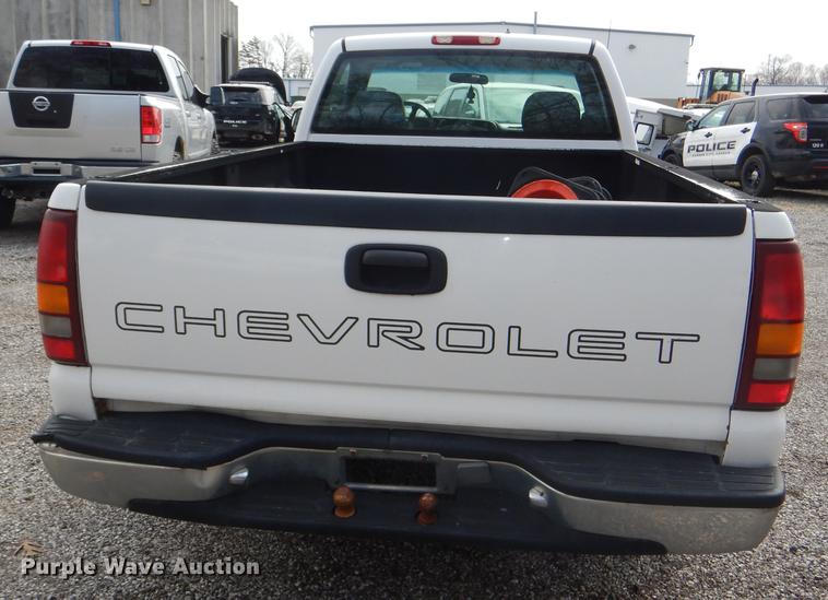 image for item DI9438 2001 Chevrolet Silverado 1500 pickup truck