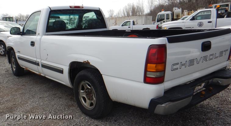 image for item DI9438 2001 Chevrolet Silverado 1500 pickup truck