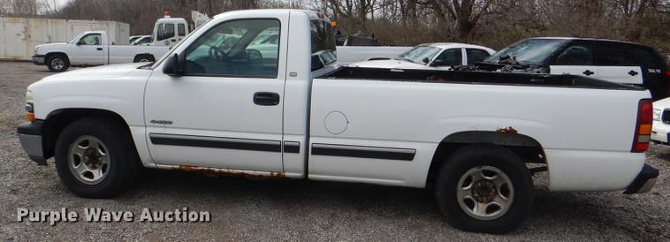 image for item DI9438 2001 Chevrolet Silverado 1500 pickup truck