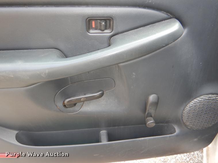 image for item DI9438 2001 Chevrolet Silverado 1500 pickup truck