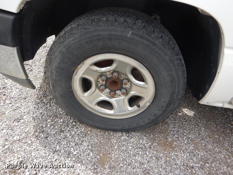 image for item DI9438 2001 Chevrolet Silverado 1500 pickup truck