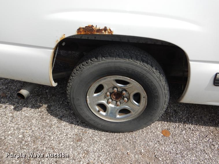 image for item DI9438 2001 Chevrolet Silverado 1500 pickup truck