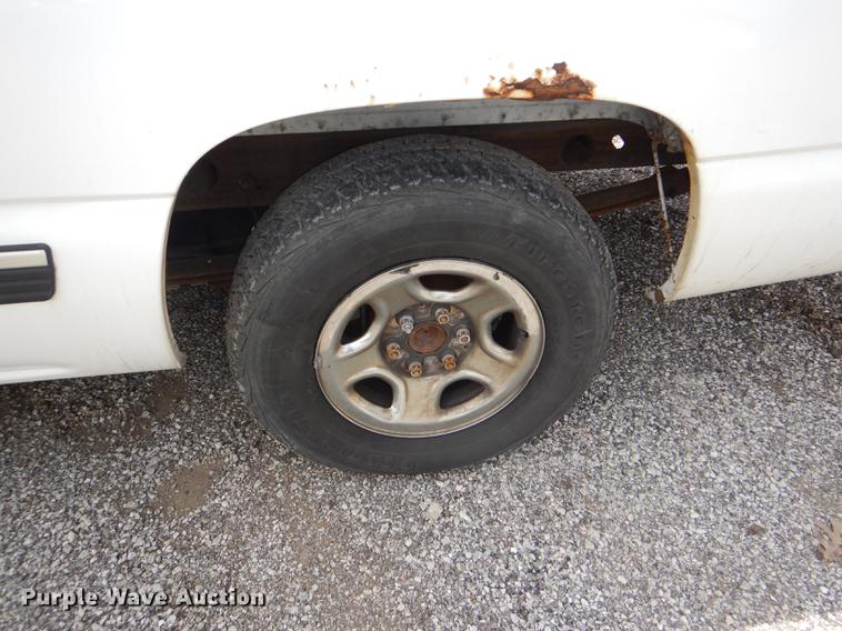 image for item DI9438 2001 Chevrolet Silverado 1500 pickup truck