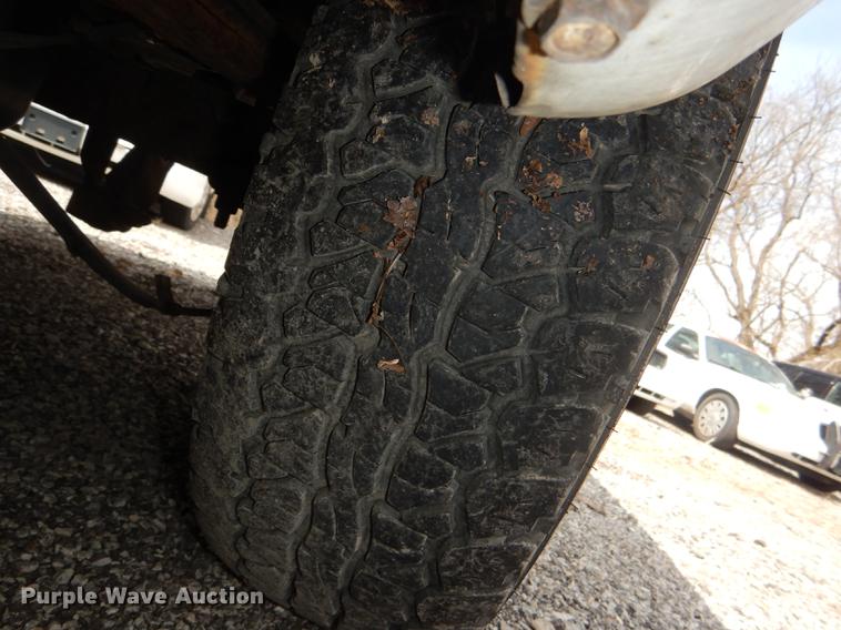 image for item DI9438 2001 Chevrolet Silverado 1500 pickup truck