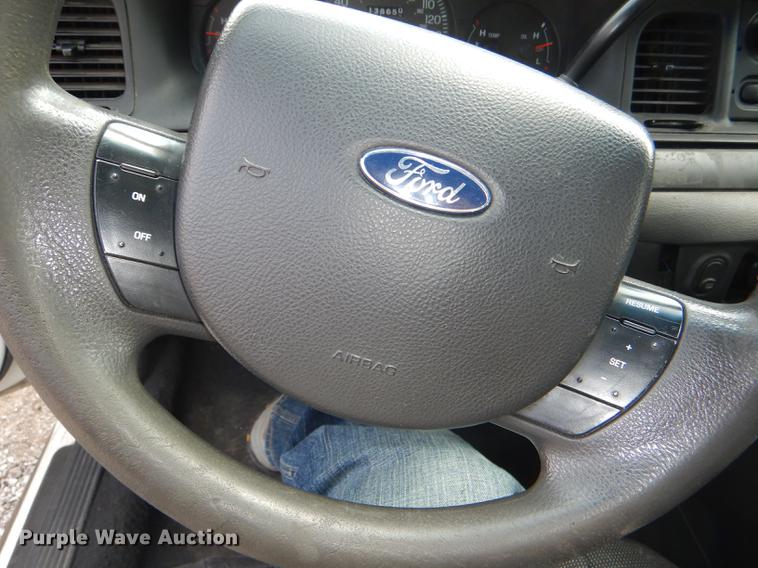 image for item DI9439 2005 Ford Crown Victoria Police Interceptor