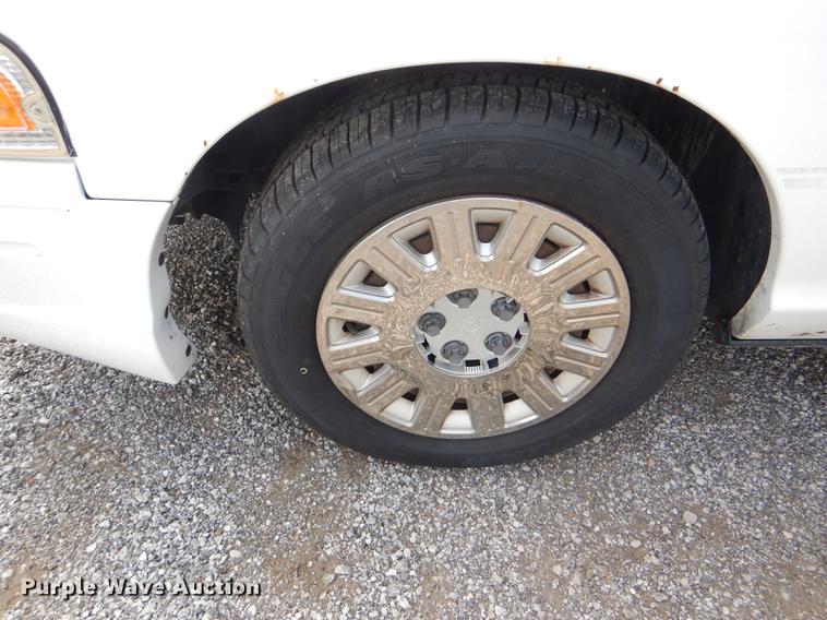 image for item DI9439 2005 Ford Crown Victoria Police Interceptor