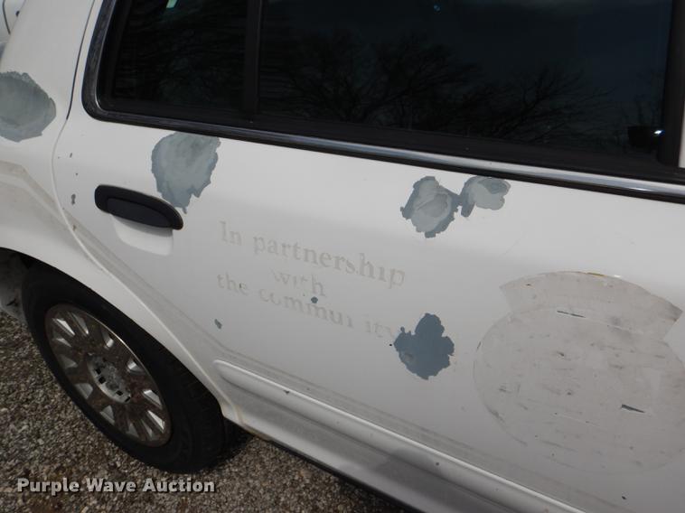 image for item DI9439 2005 Ford Crown Victoria Police Interceptor