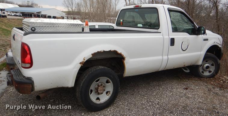 image for item DI9443 2005 Ford F250 Super Duty XL pickup truck