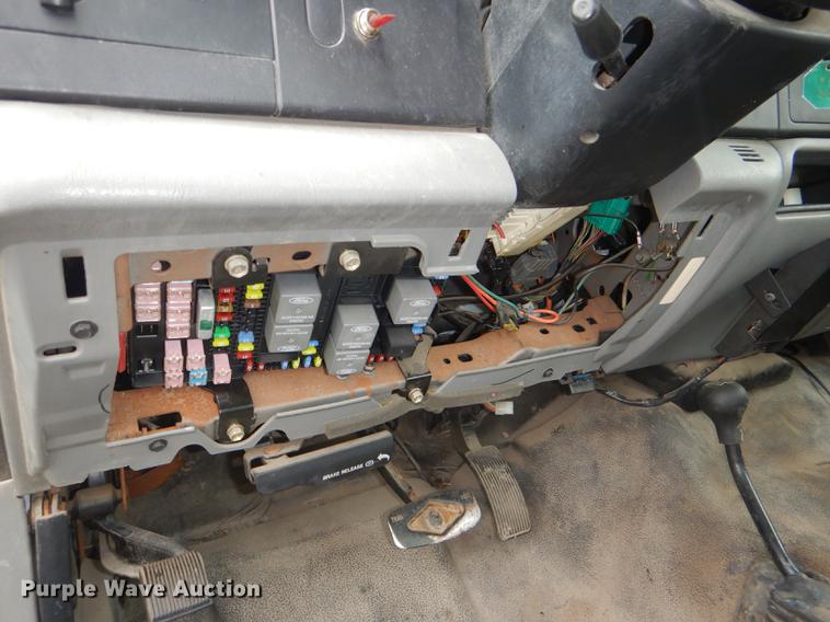 image for item DI9443 2005 Ford F250 Super Duty XL pickup truck