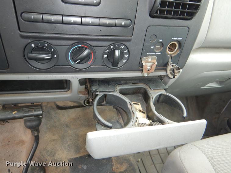 image for item DI9443 2005 Ford F250 Super Duty XL pickup truck