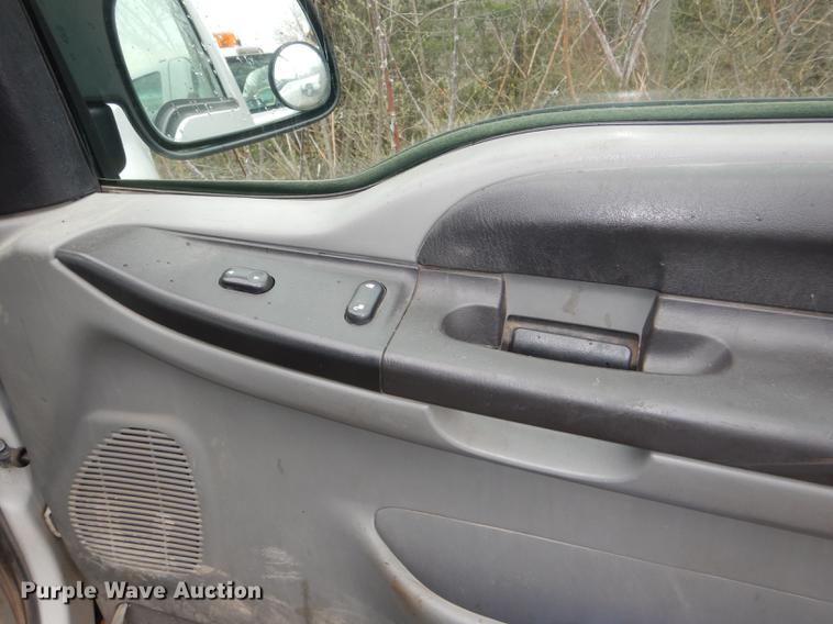 image for item DI9443 2005 Ford F250 Super Duty XL pickup truck