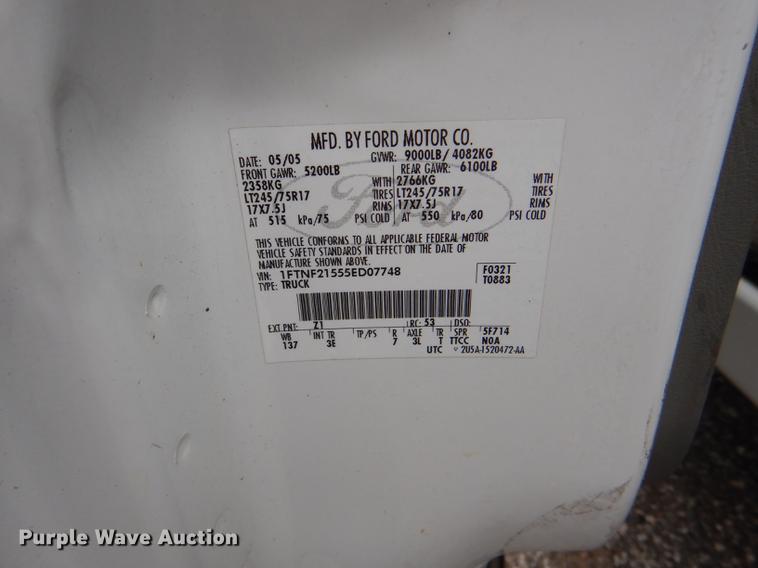 image for item DI9443 2005 Ford F250 Super Duty XL pickup truck