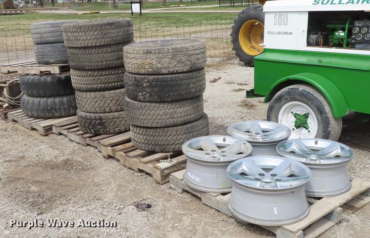 image for item DN9031 Tires and wheels