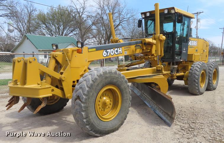image for item DN9036 2004 John Deere 670CH motor grader
