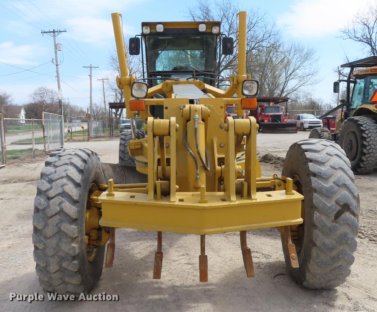 image for item DN9036 2004 John Deere 670CH motor grader