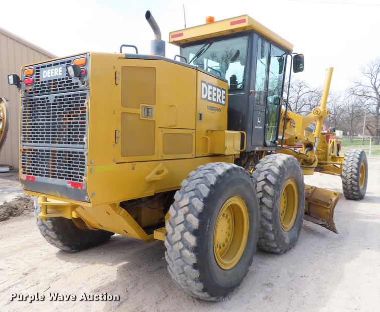 image for item DN9036 2004 John Deere 670CH motor grader