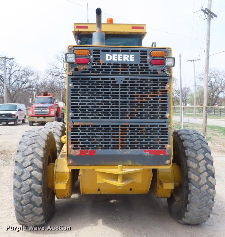 image for item DN9036 2004 John Deere 670CH motor grader
