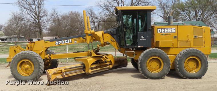 image for item DN9036 2004 John Deere 670CH motor grader