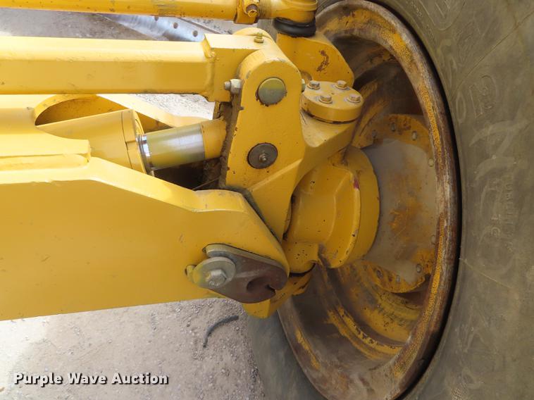 image for item DN9036 2004 John Deere 670CH motor grader