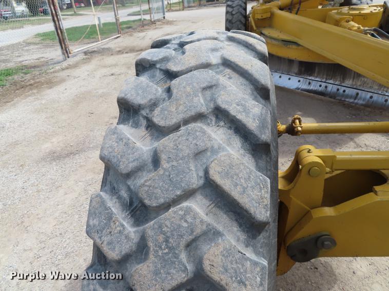 image for item DN9036 2004 John Deere 670CH motor grader