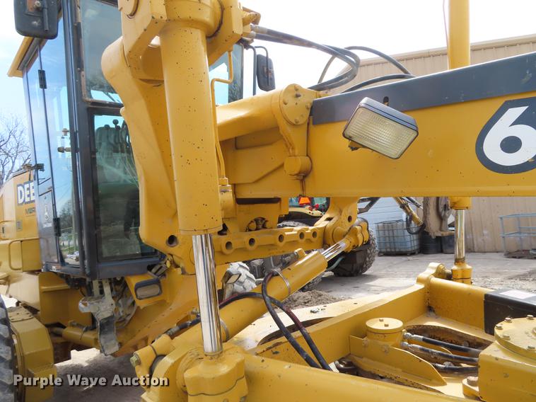 image for item DN9036 2004 John Deere 670CH motor grader