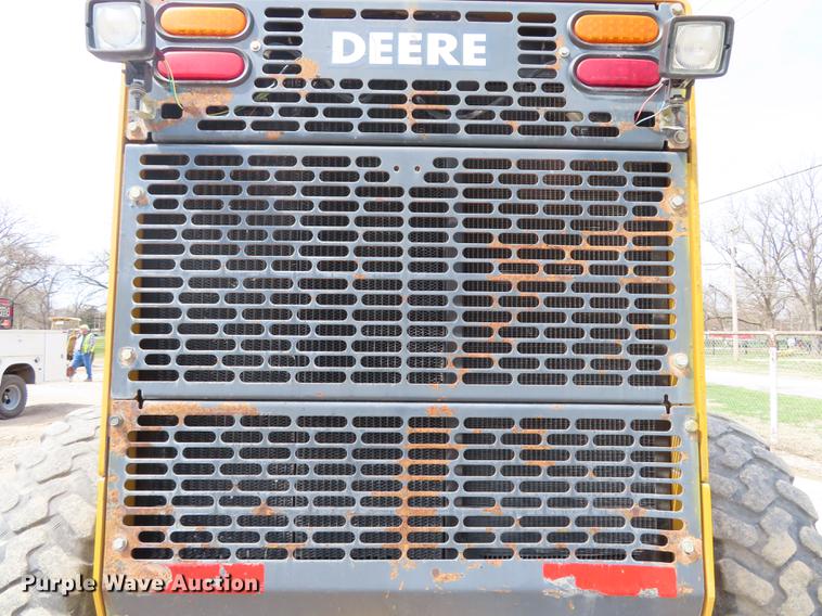 image for item DN9036 2004 John Deere 670CH motor grader