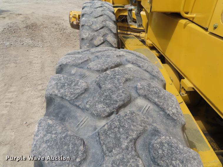 image for item DN9036 2004 John Deere 670CH motor grader