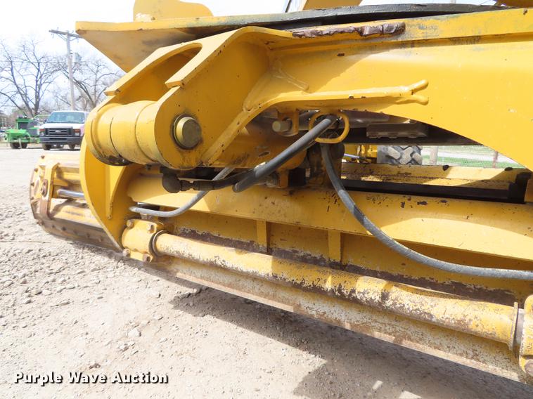 image for item DN9036 2004 John Deere 670CH motor grader