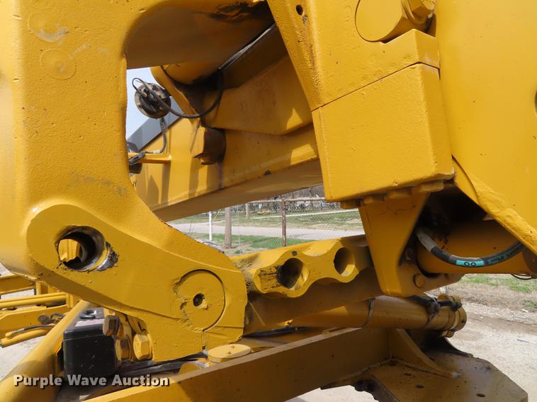 image for item DN9036 2004 John Deere 670CH motor grader