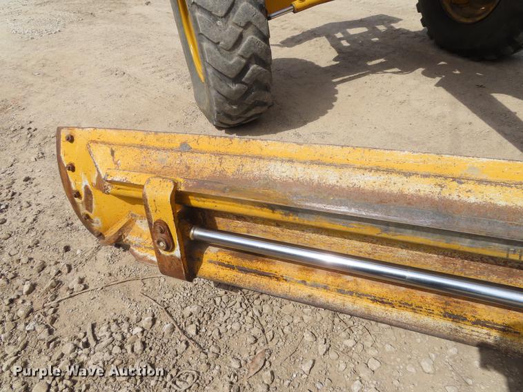 image for item DN9036 2004 John Deere 670CH motor grader