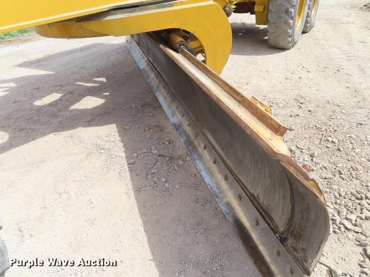 image for item DN9036 2004 John Deere 670CH motor grader