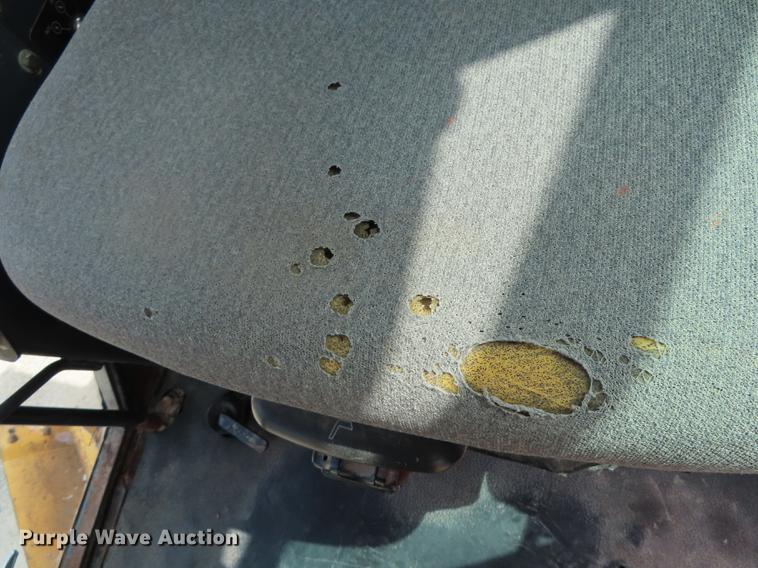 image for item DN9036 2004 John Deere 670CH motor grader