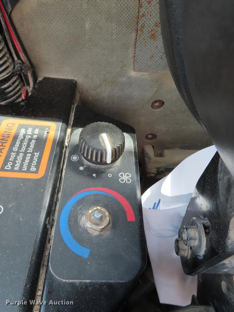 image for item DN9036 2004 John Deere 670CH motor grader