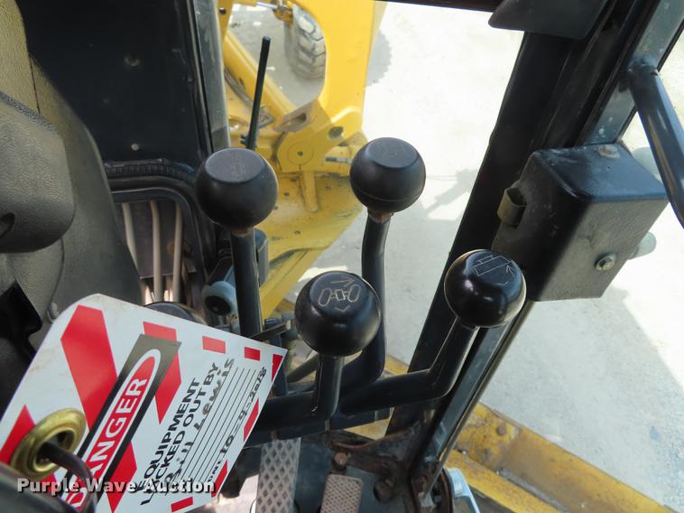 image for item DN9036 2004 John Deere 670CH motor grader