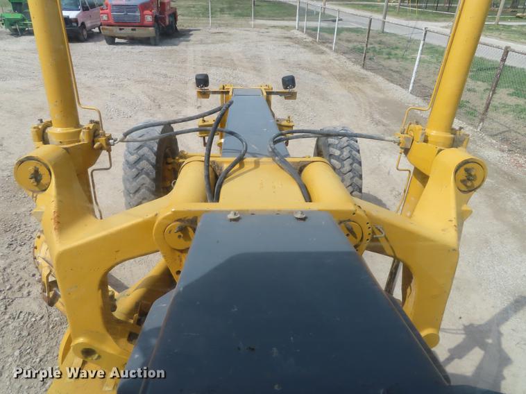 image for item DN9036 2004 John Deere 670CH motor grader