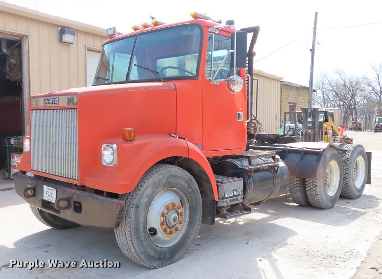 image for item DN9037 1986 Volvo White semi truck