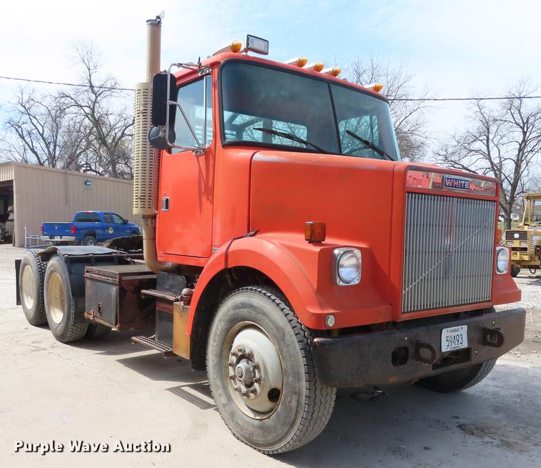 image for item DN9037 1986 Volvo White semi truck